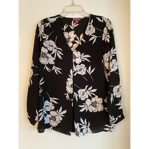 Vince Camuto size small long sleeve black and white flower blouse